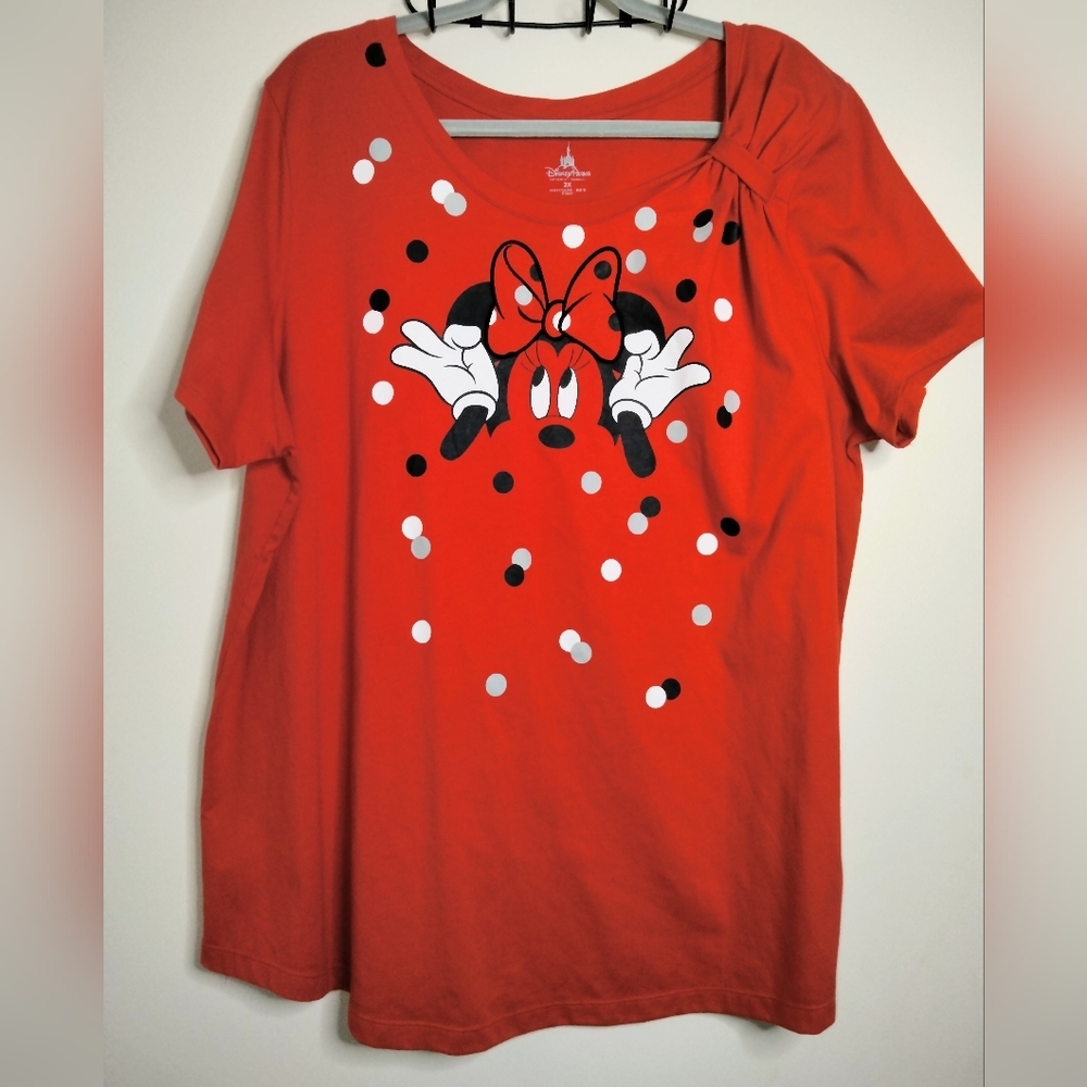 Disney Parks (Size 2X) Red & Black Minnie Mouse Graphic Print Disney T-SHIRT